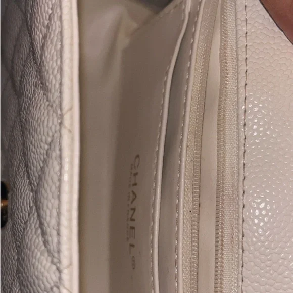 Classic Chanel White Quilted Leather Shoulder Bag with Chanel Perfume - Picture 9 of 12